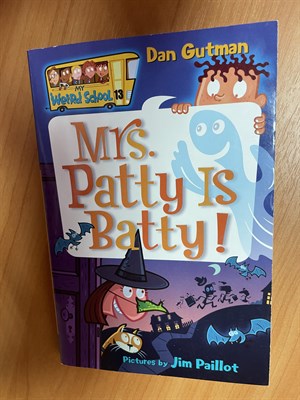 Mrs. Patty Is Batty! (My Weird School) Paperback 9780060853808 - фото 24392