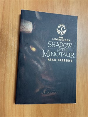 Shadow Of The Minotaur: Legendeer 1 (The Legendeer) Paperback - фото 24405