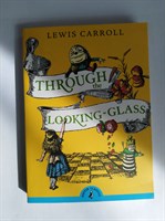 Through the Looking Glass and What Alice Found There (Puffin Classics) Paperback